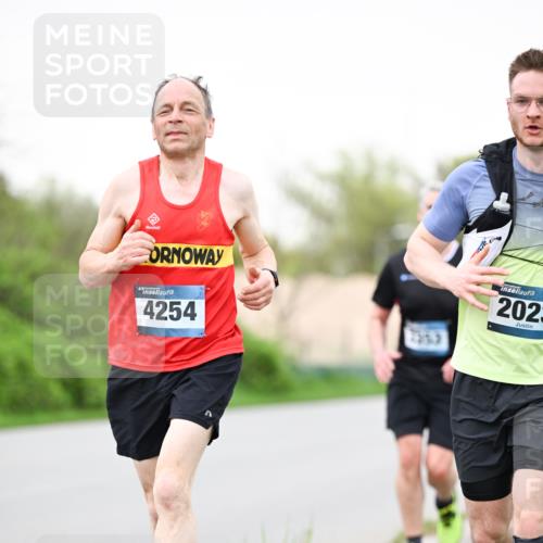 07.04.2024 - 43. Internationalen Wilhelmsburger Insellauf Dr. Thomas Lammeyer http://msf.ph/oto/6039796 07.04.2024 10:33:00 Laufen 2023, 4254 meine-sportfotos.de
