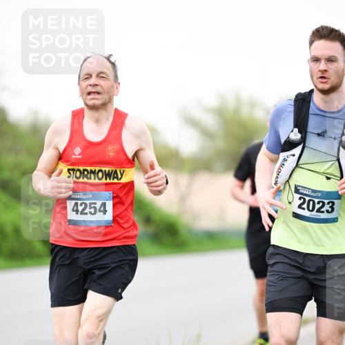 07.04.2024 - 43. Internationalen Wilhelmsburger Insellauf Dr. Thomas Lammeyer http://msf.ph/oto/6039797 07.04.2024 10:33:00 Laufen 4254, 43, 2023 meine-sportfotos.de