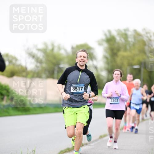 07.04.2024 - 43. Internationalen Wilhelmsburger Insellauf Dr. Thomas Lammeyer http://msf.ph/oto/6039816 07.04.2024 10:33:07 Laufen 3517, 3202 meine-sportfotos.de