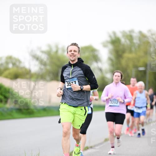 07.04.2024 - 43. Internationalen Wilhelmsburger Insellauf Dr. Thomas Lammeyer http://msf.ph/oto/6039818 07.04.2024 10:33:07 Laufen 3517, 3202 meine-sportfotos.de