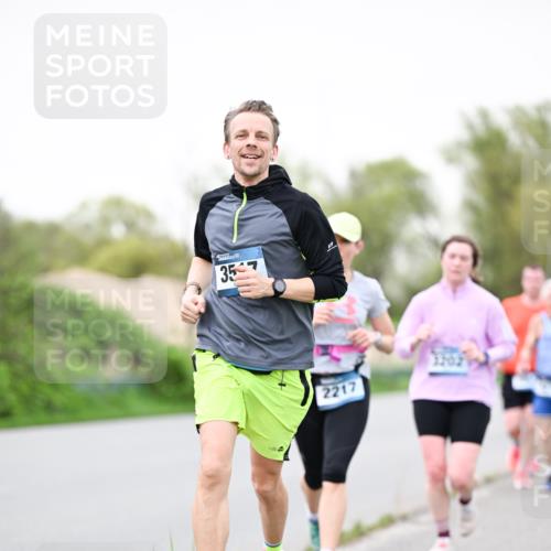 07.04.2024 - 43. Internationalen Wilhelmsburger Insellauf Dr. Thomas Lammeyer http://msf.ph/oto/6039823 07.04.2024 10:33:08 Laufen 357, 2217 meine-sportfotos.de