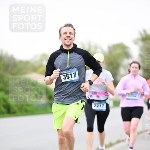 07.04.2024 - 43. Internationalen Wilhelmsburger Insellauf Dr. Thomas Lammeyer http://msf.ph/oto/6039825 07.04.2024 10:33:08 Laufen 3517, 2217, 1933 meine-sportfotos.de