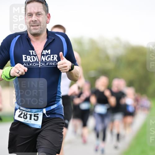 07.04.2024 - 43. Internationalen Wilhelmsburger Insellauf Dr. Thomas Lammeyer http://msf.ph/oto/6039855 07.04.2024 10:33:14 Laufen 2815 meine-sportfotos.de