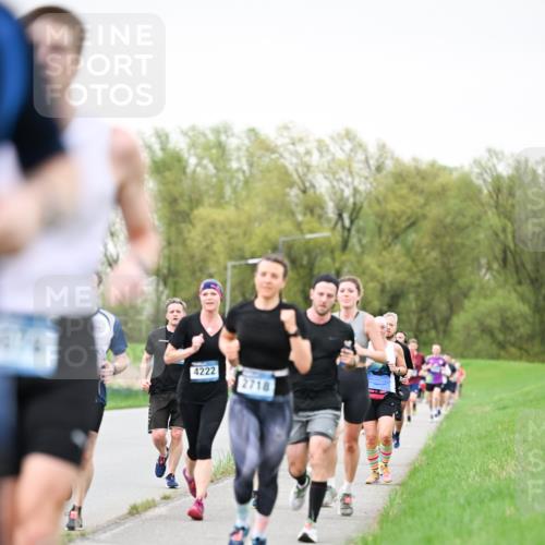 07.04.2024 - 43. Internationalen Wilhelmsburger Insellauf Dr. Thomas Lammeyer http://msf.ph/oto/6039856 07.04.2024 10:33:15 Laufen 676, 4222, 2718 meine-sportfotos.de