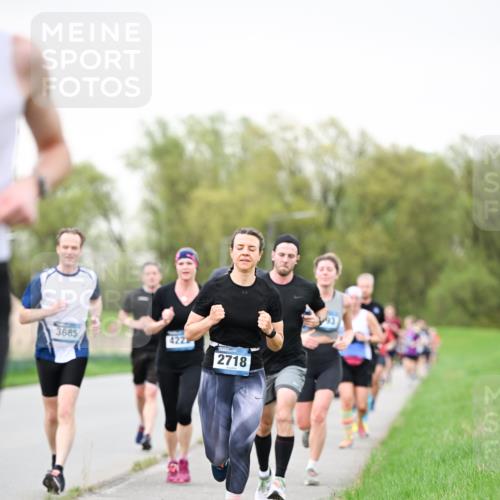 07.04.2024 - 43. Internationalen Wilhelmsburger Insellauf Dr. Thomas Lammeyer http://msf.ph/oto/6039858 07.04.2024 10:33:16 Laufen 3685, 422, 2718 meine-sportfotos.de