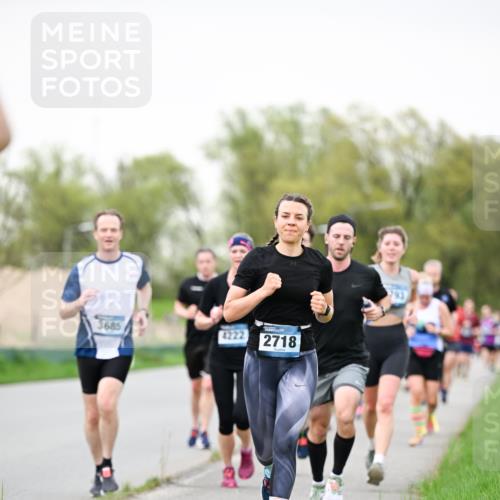 07.04.2024 - 43. Internationalen Wilhelmsburger Insellauf Dr. Thomas Lammeyer http://msf.ph/oto/6039863 07.04.2024 10:33:16 Laufen 3685, 4222, 2718, 793 meine-sportfotos.de