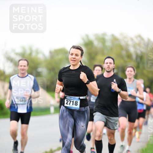 07.04.2024 - 43. Internationalen Wilhelmsburger Insellauf Dr. Thomas Lammeyer http://msf.ph/oto/6039871 07.04.2024 10:33:17 Laufen 2718 meine-sportfotos.de