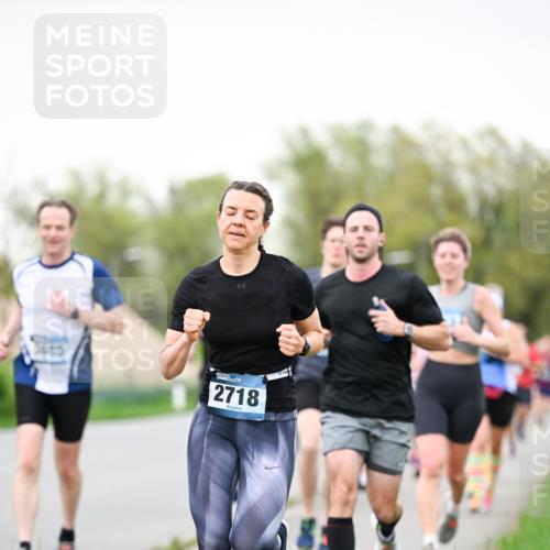 07.04.2024 - 43. Internationalen Wilhelmsburger Insellauf Dr. Thomas Lammeyer http://msf.ph/oto/6039872 07.04.2024 10:33:17 Laufen 2718 meine-sportfotos.de