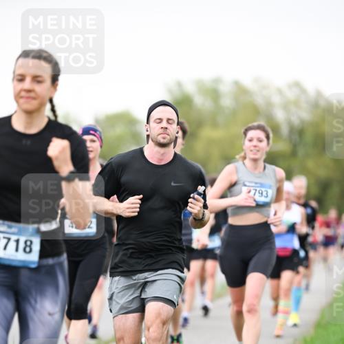 07.04.2024 - 43. Internationalen Wilhelmsburger Insellauf Dr. Thomas Lammeyer http://msf.ph/oto/6039877 07.04.2024 10:33:19 Laufen 2718, 2793 meine-sportfotos.de