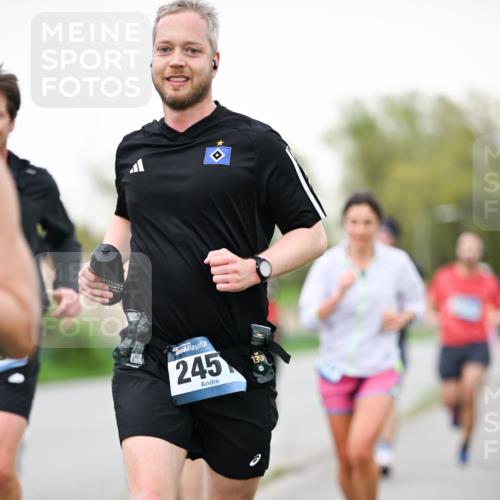 07.04.2024 - 43. Internationalen Wilhelmsburger Insellauf Dr. Thomas Lammeyer http://msf.ph/oto/6039905 07.04.2024 10:33:25 Laufen 245 meine-sportfotos.de