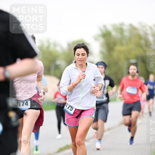 07.04.2024 - 43. Internationalen Wilhelmsburger Insellauf Dr. Thomas Lammeyer http://msf.ph/oto/6039907 07.04.2024 10:33:25 Laufen 174, 175 meine-sportfotos.de