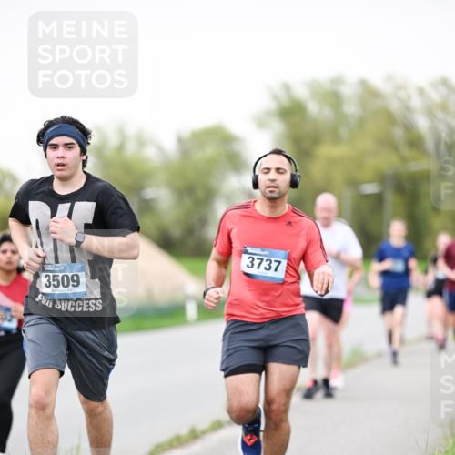 07.04.2024 - 43. Internationalen Wilhelmsburger Insellauf Dr. Thomas Lammeyer http://msf.ph/oto/6039920 07.04.2024 10:33:28 Laufen 3509, 3737 meine-sportfotos.de