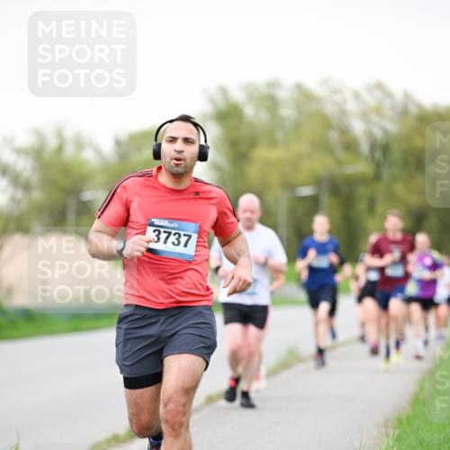 07.04.2024 - 43. Internationalen Wilhelmsburger Insellauf Dr. Thomas Lammeyer http://msf.ph/oto/6039922 07.04.2024 10:33:28 Laufen 3737 meine-sportfotos.de