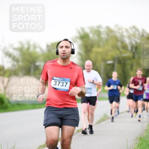 07.04.2024 - 43. Internationalen Wilhelmsburger Insellauf Dr. Thomas Lammeyer http://msf.ph/oto/6039923 07.04.2024 10:33:29 Laufen 3737 meine-sportfotos.de