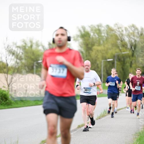 07.04.2024 - 43. Internationalen Wilhelmsburger Insellauf Dr. Thomas Lammeyer http://msf.ph/oto/6039924 07.04.2024 10:33:29 Laufen 3017, 2654, 2653 meine-sportfotos.de
