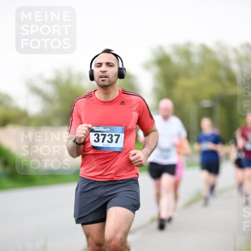 07.04.2024 - 43. Internationalen Wilhelmsburger Insellauf Dr. Thomas Lammeyer http://msf.ph/oto/6039926 07.04.2024 10:33:29 Laufen 3737 meine-sportfotos.de