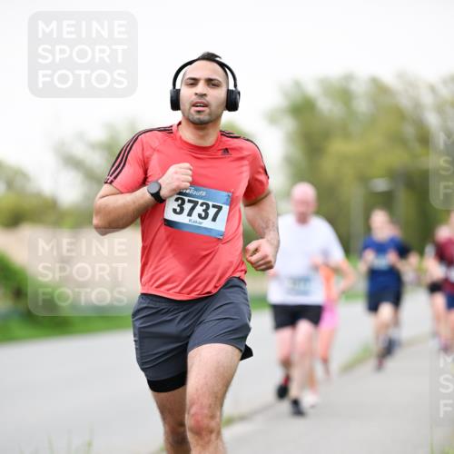 07.04.2024 - 43. Internationalen Wilhelmsburger Insellauf Dr. Thomas Lammeyer http://msf.ph/oto/6039927 07.04.2024 10:33:29 Laufen 3737 meine-sportfotos.de