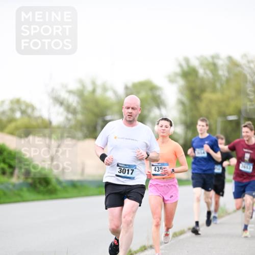 07.04.2024 - 43. Internationalen Wilhelmsburger Insellauf Dr. Thomas Lammeyer http://msf.ph/oto/6039931 07.04.2024 10:33:31 Laufen 3017, 435, 3003 meine-sportfotos.de