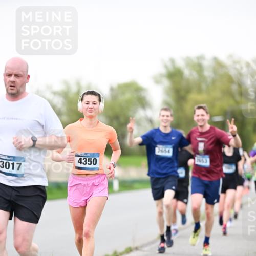 07.04.2024 - 43. Internationalen Wilhelmsburger Insellauf Dr. Thomas Lammeyer http://msf.ph/oto/6039940 07.04.2024 10:33:33 Laufen 3017, 4350, 2654 meine-sportfotos.de