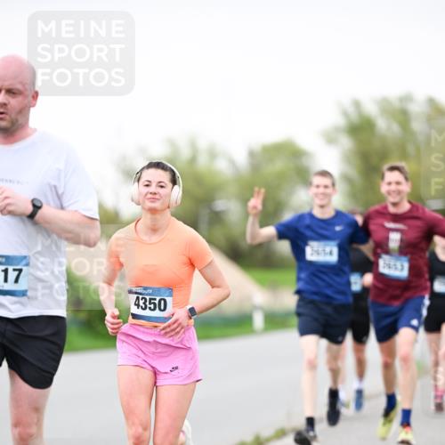 07.04.2024 - 43. Internationalen Wilhelmsburger Insellauf Dr. Thomas Lammeyer http://msf.ph/oto/6039944 07.04.2024 10:33:34 Laufen 17, 4350 meine-sportfotos.de
