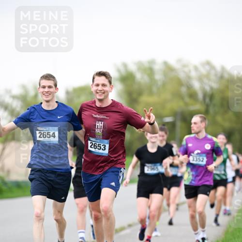07.04.2024 - 43. Internationalen Wilhelmsburger Insellauf Dr. Thomas Lammeyer http://msf.ph/oto/6039953 07.04.2024 10:33:35 Laufen 2654, 2653, 3352 meine-sportfotos.de