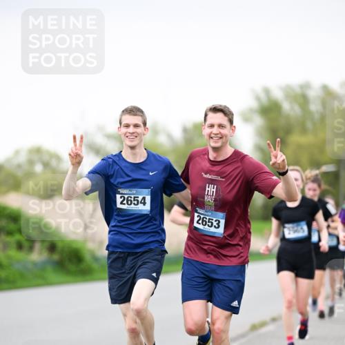 07.04.2024 - 43. Internationalen Wilhelmsburger Insellauf Dr. Thomas Lammeyer http://msf.ph/oto/6039955 07.04.2024 10:33:35 Laufen 2654, 2653 meine-sportfotos.de