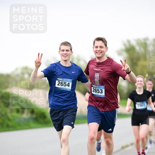 07.04.2024 - 43. Internationalen Wilhelmsburger Insellauf Dr. Thomas Lammeyer http://msf.ph/oto/6039956 07.04.2024 10:33:35 Laufen 2654, 2653 meine-sportfotos.de