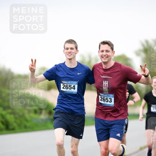 07.04.2024 - 43. Internationalen Wilhelmsburger Insellauf Dr. Thomas Lammeyer http://msf.ph/oto/6039958 07.04.2024 10:33:36 Laufen 2654, 2653 meine-sportfotos.de