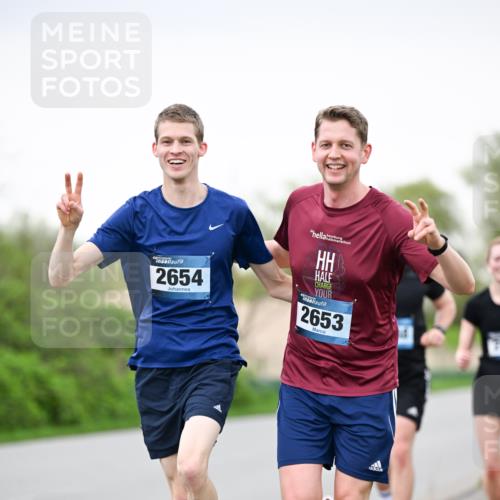 07.04.2024 - 43. Internationalen Wilhelmsburger Insellauf Dr. Thomas Lammeyer http://msf.ph/oto/6039961 07.04.2024 10:33:36 Laufen 43, 2654, 2653 meine-sportfotos.de