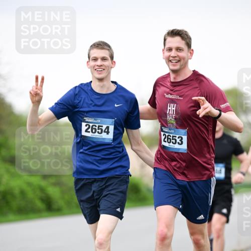 07.04.2024 - 43. Internationalen Wilhelmsburger Insellauf Dr. Thomas Lammeyer http://msf.ph/oto/6039962 07.04.2024 10:33:36 Laufen 2654, 2653 meine-sportfotos.de