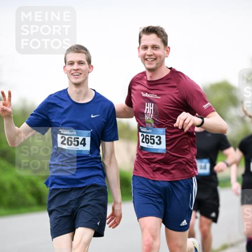07.04.2024 - 43. Internationalen Wilhelmsburger Insellauf Dr. Thomas Lammeyer http://msf.ph/oto/6039963 07.04.2024 10:33:36 Laufen 2654, 2653 meine-sportfotos.de