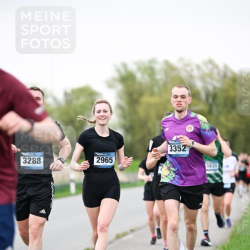 07.04.2024 - 43. Internationalen Wilhelmsburger Insellauf Dr. Thomas Lammeyer http://msf.ph/oto/6039964 07.04.2024 10:33:37 Laufen 3288, 2965, 3352, 3831 meine-sportfotos.de