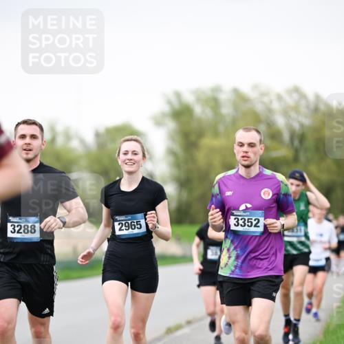 07.04.2024 - 43. Internationalen Wilhelmsburger Insellauf Dr. Thomas Lammeyer http://msf.ph/oto/6039966 07.04.2024 10:33:37 Laufen 3288, 2965, 3352 meine-sportfotos.de