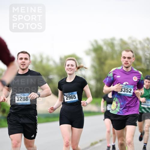 07.04.2024 - 43. Internationalen Wilhelmsburger Insellauf Dr. Thomas Lammeyer http://msf.ph/oto/6039967 07.04.2024 10:33:37 Laufen 3288, 2965, 3352 meine-sportfotos.de