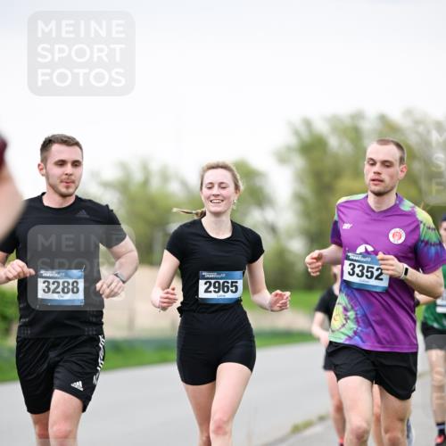 07.04.2024 - 43. Internationalen Wilhelmsburger Insellauf Dr. Thomas Lammeyer http://msf.ph/oto/6039969 07.04.2024 10:33:38 Laufen 3288, 2965, 3352 meine-sportfotos.de