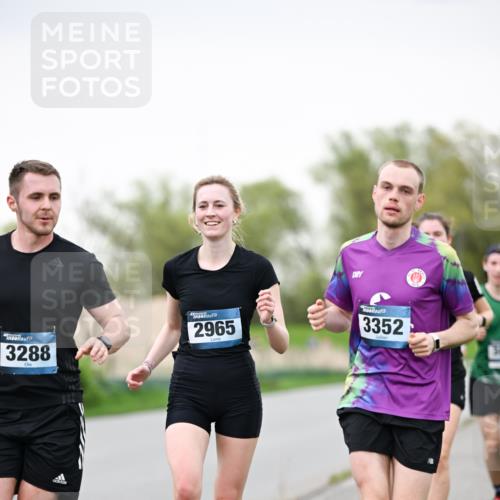 07.04.2024 - 43. Internationalen Wilhelmsburger Insellauf Dr. Thomas Lammeyer http://msf.ph/oto/6039971 07.04.2024 10:33:38 Laufen 3288, 2965, 3352 meine-sportfotos.de