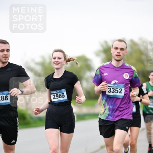 07.04.2024 - 43. Internationalen Wilhelmsburger Insellauf Dr. Thomas Lammeyer http://msf.ph/oto/6039972 07.04.2024 10:33:38 Laufen 288, 2965, 3352 meine-sportfotos.de