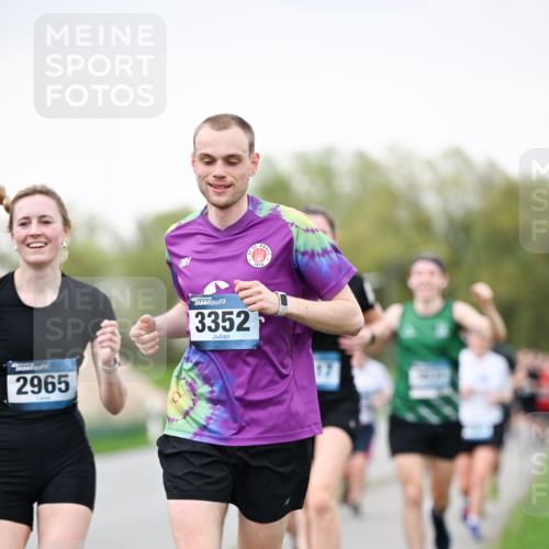 07.04.2024 - 43. Internationalen Wilhelmsburger Insellauf Dr. Thomas Lammeyer http://msf.ph/oto/6039974 07.04.2024 10:33:39 Laufen 2965, 3352, 1910 meine-sportfotos.de