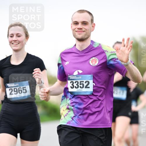07.04.2024 - 43. Internationalen Wilhelmsburger Insellauf Dr. Thomas Lammeyer http://msf.ph/oto/6039980 07.04.2024 10:33:39 Laufen 2965, 3352, 1910 meine-sportfotos.de