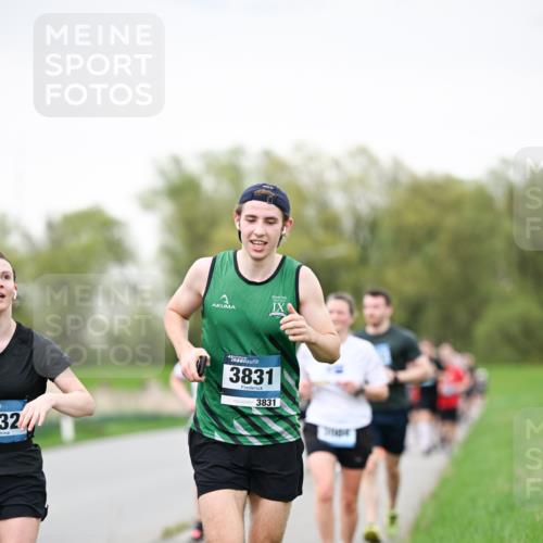 07.04.2024 - 43. Internationalen Wilhelmsburger Insellauf Dr. Thomas Lammeyer http://msf.ph/oto/6039983 07.04.2024 10:33:41 Laufen 32, 3831, 3831 meine-sportfotos.de