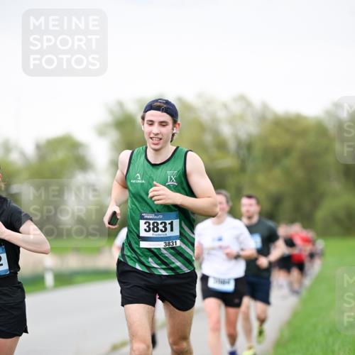 07.04.2024 - 43. Internationalen Wilhelmsburger Insellauf Dr. Thomas Lammeyer http://msf.ph/oto/6039984 07.04.2024 10:33:41 Laufen 3831, 3831 meine-sportfotos.de