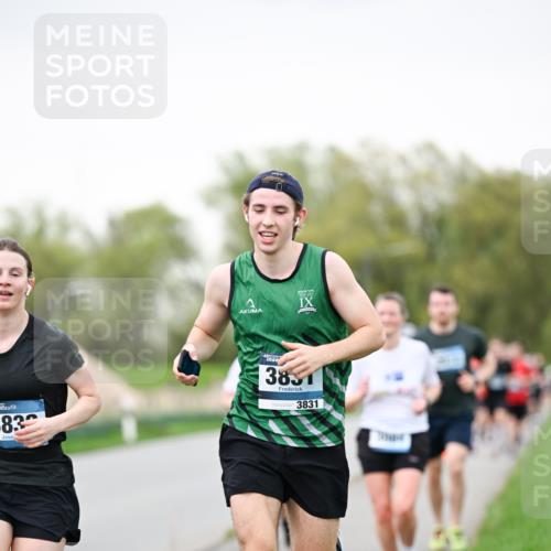 07.04.2024 - 43. Internationalen Wilhelmsburger Insellauf Dr. Thomas Lammeyer http://msf.ph/oto/6039985 07.04.2024 10:33:41 Laufen 83, 3831, 3831 meine-sportfotos.de