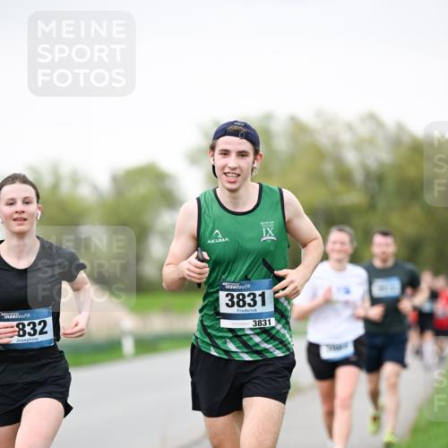 07.04.2024 - 43. Internationalen Wilhelmsburger Insellauf Dr. Thomas Lammeyer http://msf.ph/oto/6039986 07.04.2024 10:33:41 Laufen 832, 3831, 3831 meine-sportfotos.de