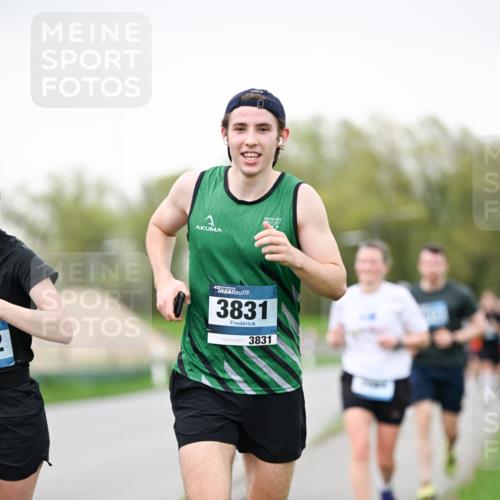 07.04.2024 - 43. Internationalen Wilhelmsburger Insellauf Dr. Thomas Lammeyer http://msf.ph/oto/6039989 07.04.2024 10:33:41 Laufen 43, 3831, 3831 meine-sportfotos.de