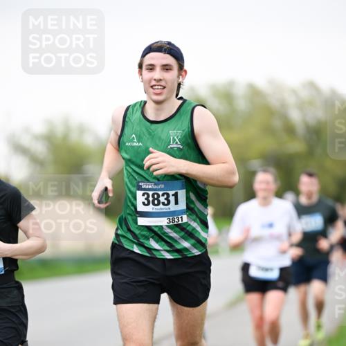 07.04.2024 - 43. Internationalen Wilhelmsburger Insellauf Dr. Thomas Lammeyer http://msf.ph/oto/6039990 07.04.2024 10:33:42 Laufen 3831, 3831 meine-sportfotos.de