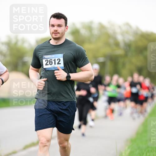07.04.2024 - 43. Internationalen Wilhelmsburger Insellauf Dr. Thomas Lammeyer http://msf.ph/oto/6040004 07.04.2024 10:33:46 Laufen 2612 meine-sportfotos.de