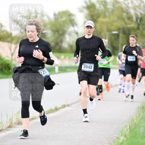 07.04.2024 - 43. Internationalen Wilhelmsburger Insellauf Dr. Thomas Lammeyer http://msf.ph/oto/6040012 07.04.2024 10:33:50 Laufen 220, 2042, 3549 meine-sportfotos.de