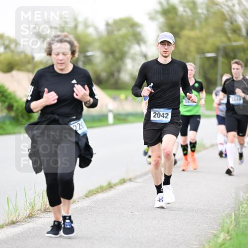 07.04.2024 - 43. Internationalen Wilhelmsburger Insellauf Dr. Thomas Lammeyer http://msf.ph/oto/6040013 07.04.2024 10:33:50 Laufen 220, 2042, 1549 meine-sportfotos.de