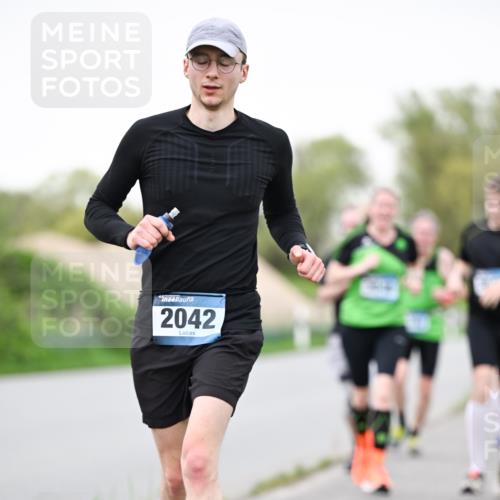 07.04.2024 - 43. Internationalen Wilhelmsburger Insellauf Dr. Thomas Lammeyer http://msf.ph/oto/6040022 07.04.2024 10:33:52 Laufen 2042 meine-sportfotos.de