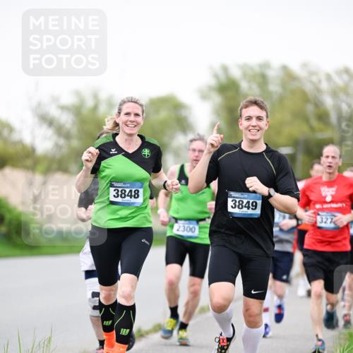07.04.2024 - 43. Internationalen Wilhelmsburger Insellauf Dr. Thomas Lammeyer http://msf.ph/oto/6040029 07.04.2024 10:33:53 Laufen 3848, 2300, 3849, 327 meine-sportfotos.de